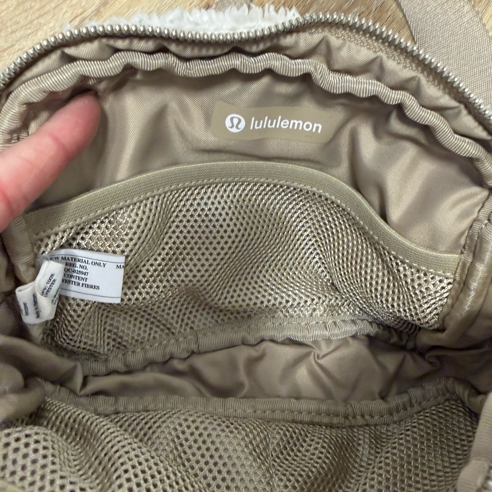 Lululemon Sherpa Everywhere Belt Bag Cream Fleece Crossbody Mini Belt Bag - Picture 11 of 12